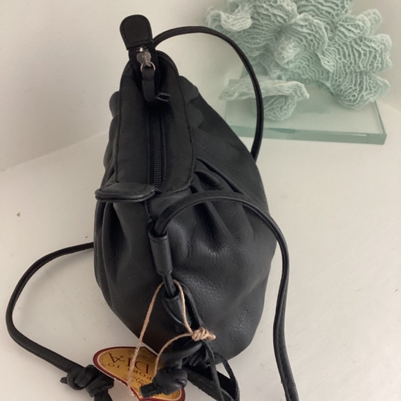 NWT PASSPORT TO INDIA BLACK GENUINE LEATHER CROSSBODY SHOULDER BAG - Picture 9 of 13